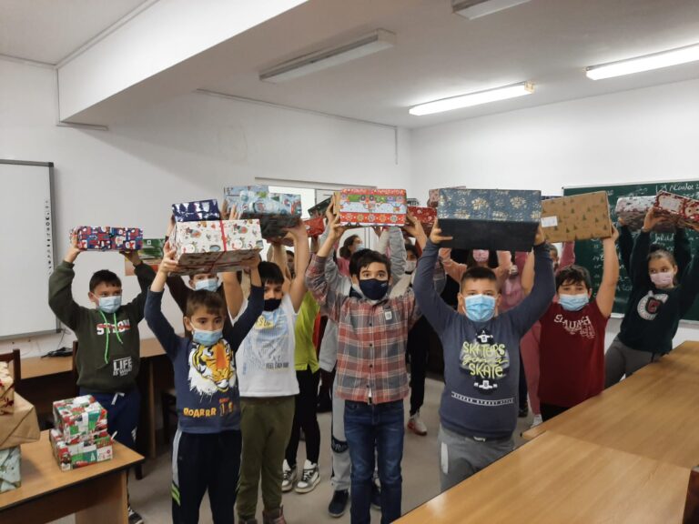 Weihnachtspackerlaktion 2021 – Kinder helfen Kindern in Rumänien