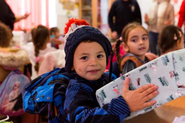 Weihnachtspackerlaktion 2022 – Kinder helfen Kindern in Rumänien